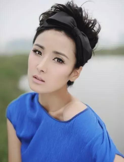 演员黄曼，演艺之路的璀璨之星